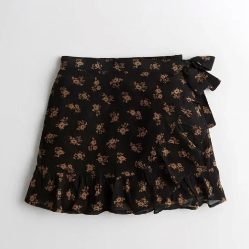 Hollister Ultra High rise ruffle California floral mini skirt